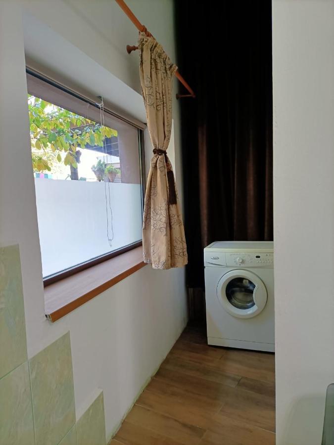Luta Studio Bucarest Esterno foto