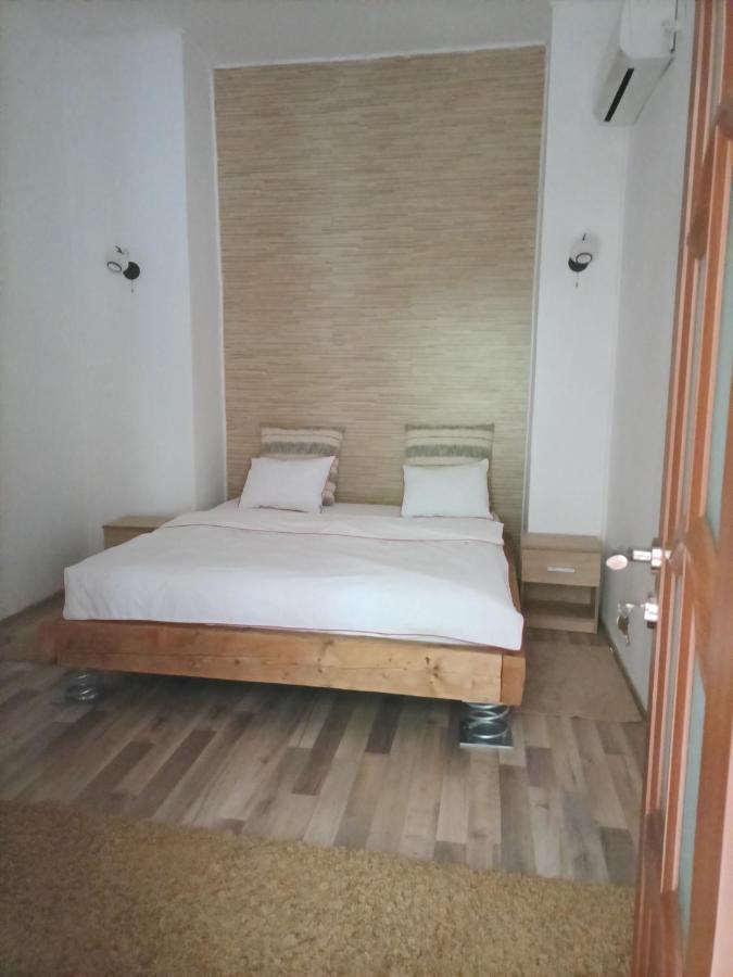Luta Studio Bucarest Esterno foto